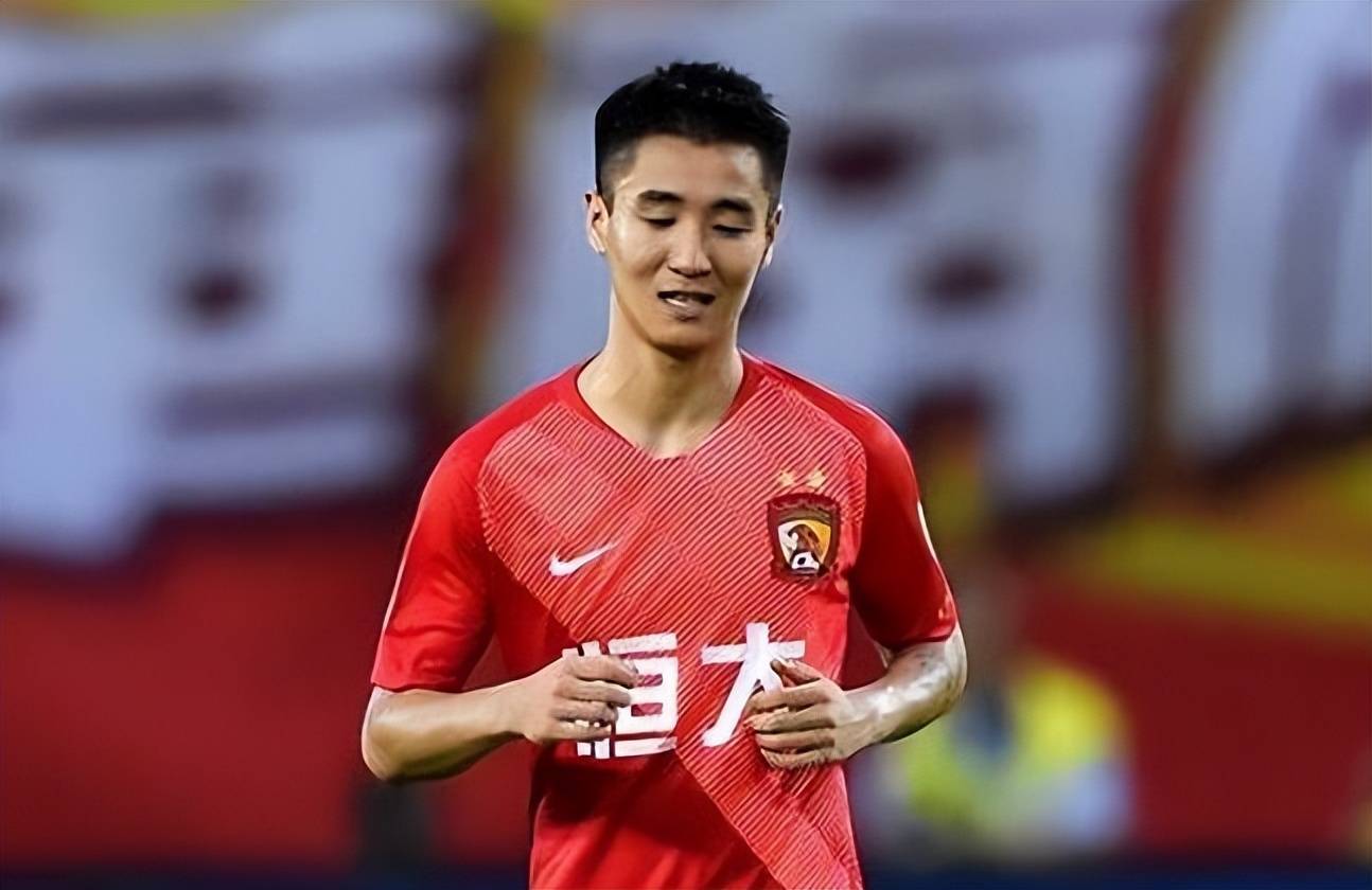 关键时刻体能课后；成都蓉城强势反弹备战德甲；态度坚定；临场指挥获称赞的简单介绍