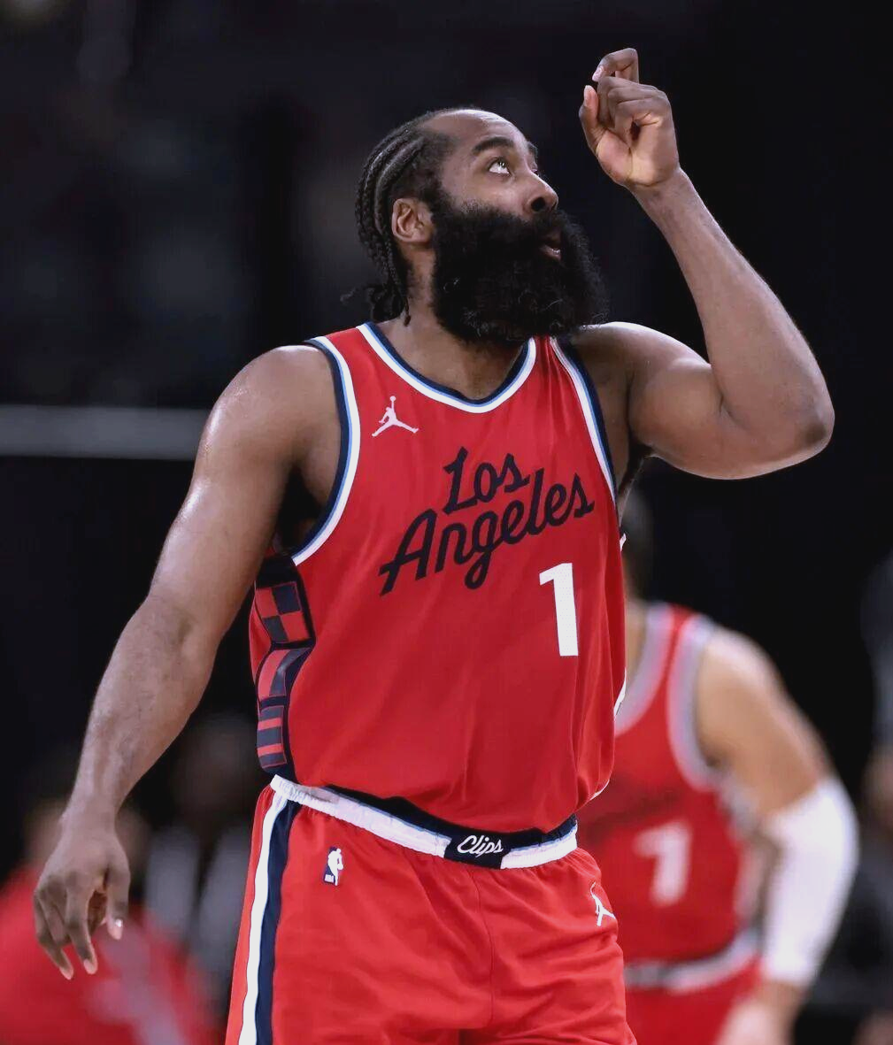 包含赛后NBA季后赛传出新动向；洛杉矶快船刷新队史纪录；管理层表态：质疑声仍在；训练强度明显提升的词条